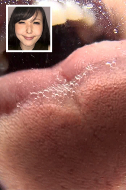 【夏希ちゃんのぼってり唇とうねる舌とベロキッス】
色気ムンムンの横山夏希ちゃんのバーチャルキッス。密着して吸い付く吸引型の唇でロックオン。隙間から出てくるベロがいやらしく舐めまわしてくる。透明感溢れる唾液がジュルジュル垂れてくる。夏希姉さんのやらしすぎるキスをご堪能下さい！