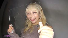 フェチ：レズ：鹿野あもちゃんにバーチャルキスで使用した唾液たっぷり付着した板の匂いを嗅がせてみた♡