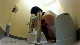 フェチ：レズ：女子校生トイレ盗撮 3アングル 放尿・オナニー