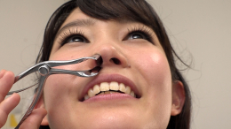 フェチ：レズ：鼻観察・くしゃみ鼻水 春日野結衣